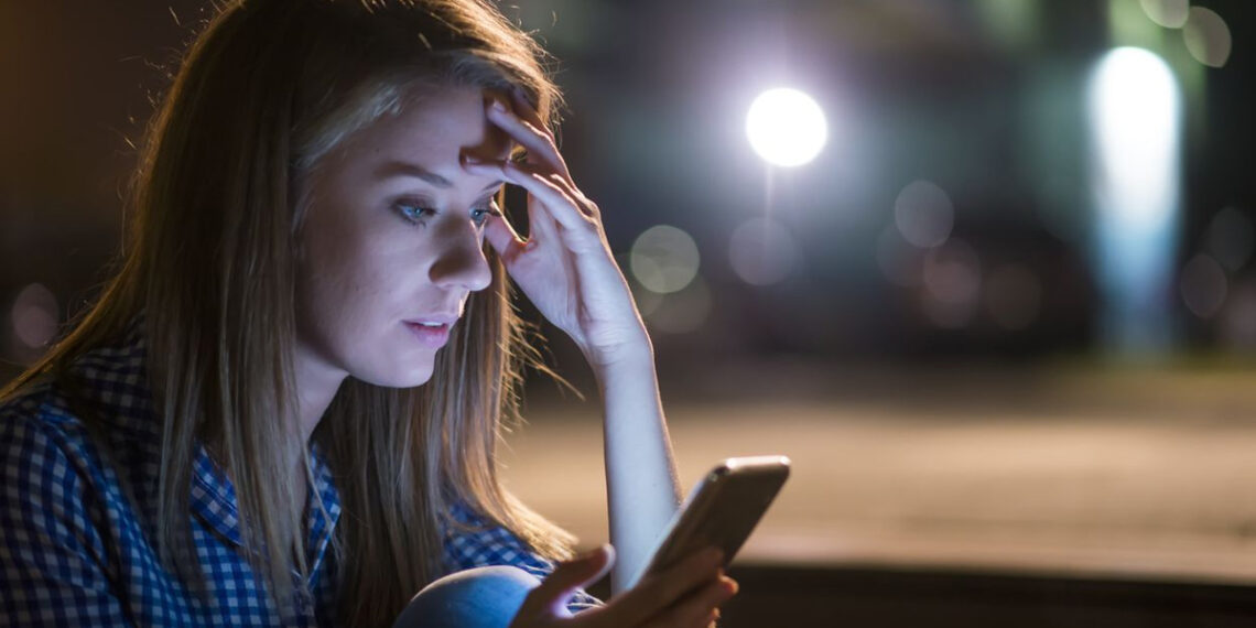 डेटिंग ऐप्स पर होने वाले भावनात्मक शोषण को जानें