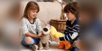 जेंडर न्यूट्रल पैरेंटिंग दुनिया को बनाएगी बेहतर