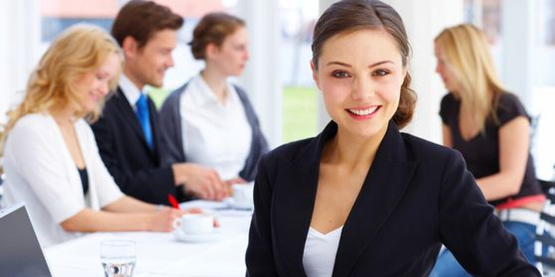 कैसे करें मैनेज जब बॉस की उम्र आपसे कम हो?