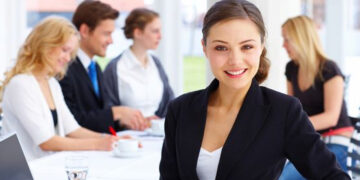 कैसे करें मैनेज जब बॉस की उम्र आपसे कम हो?