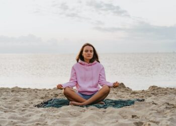 5 योगासन, जो आपको तनाव की दरिया में डूबने से बचाएंगे