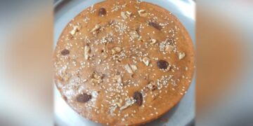 बिना अवन के बनाएं टेस्टी जिंजर-जैगरी-वॉल्नट केक