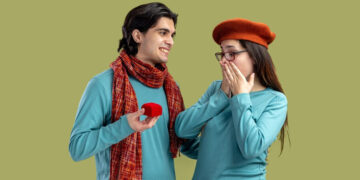 प्यार में पहल करने से बिल्कुल न हिचकें