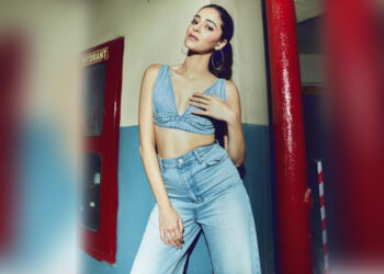 पैंट्स को फ़्लॉन्ट करें अनन्या पांडे की तरह