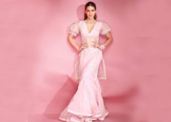 त्यौहारों के मौसम में शरारा सेट्स को अपनी वॉर्ड्रोब का हिस्सा बनाएं