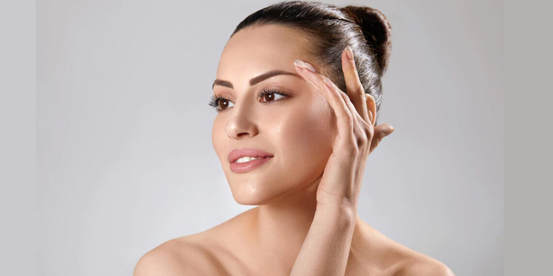 स्वाभाविक रूप से ग्लो करती त्वचा चाहिए? ये तरीक़े आज़माइए