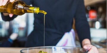 pouring-edible-oil
