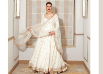 गर्मियों के लिए ख़ास ये नायाब सफ़ेद लिबास