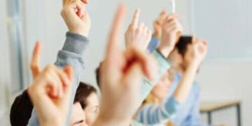 बच्चों के भीतर खोखले आत्मविश्वास का निर्माण ख़तरनाक है!