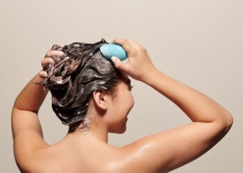 प्राकृतिक हेयर मास्क, जो बालों को देंगे बेहतरीन चमक