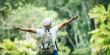 पर्यटन पर ख़ूब जाइए, पर अपने कार्बन फ़ुटप्रिंट पर कसिए लगाम