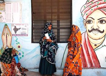 लोकतंत्र में महिलाएं: आख़िर क्यों राजनीतिक दल महिला अध्यक्ष बनाने से बचते हैं?