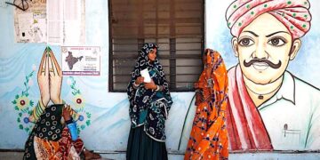 लोकतंत्र में महिलाएं: आख़िर क्यों राजनीतिक दल महिला अध्यक्ष बनाने से बचते हैं?