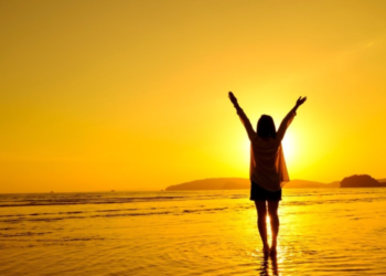 ‘‘अब मेडिकल साइंस ने इतनी तरक़्क़ी कर ली है कि बिना ज़्यादा तकलीफ़ झेले, लोग कैंसर से उबर आते हैं.’’